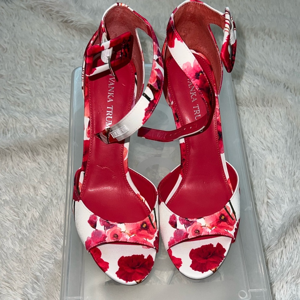 Ivanka trump boni heels satin flower print size 7.5